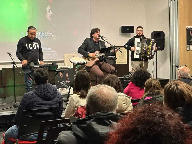 Soveria Mannelli, presentato il nuovo album del cantautore Roberto Bozzo: "Sono diversamente famoso"