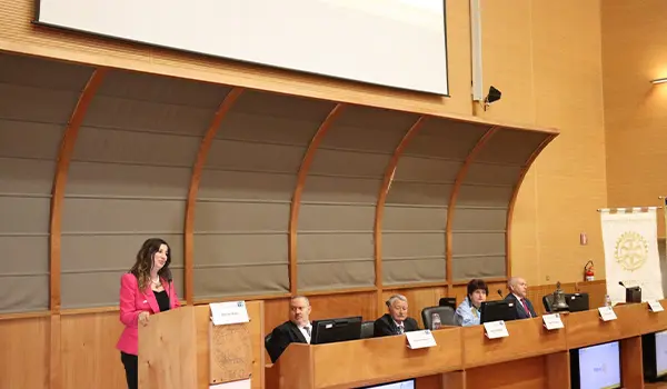 L’intelligenza artificiale al servizio dell’uomo, non il contrario