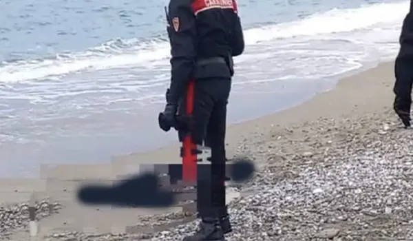 Catanzaro, cadavere ritrovato sulla spiaggia di Lido: indagini in corso