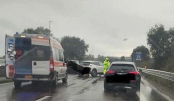 Incidente sulla SS280 nei pressi del Centro Commerciale Due Mari: traffico rallentato verso Lamezia