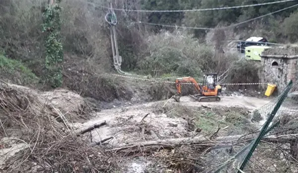 Frana a Gimigliano: evacuata una famiglia isolata dal maltempo nel Catanzarese