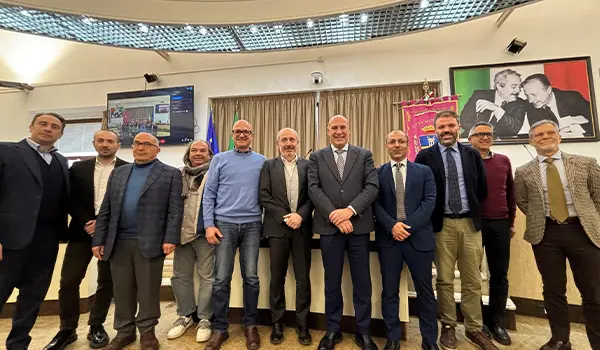 Crotone, il sindaco Voce firma l’accordo con la Federazione Italiana Nuoto per rilanciare la Piscina Olimpionica