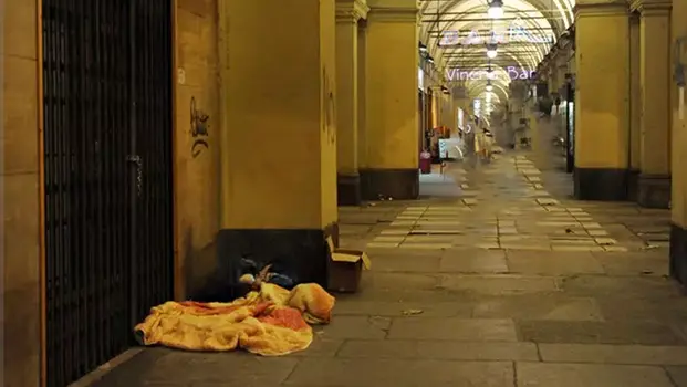 Torino, orrore in stazione: 12enne violentata nei bagni, indagini su possibili adescamenti
