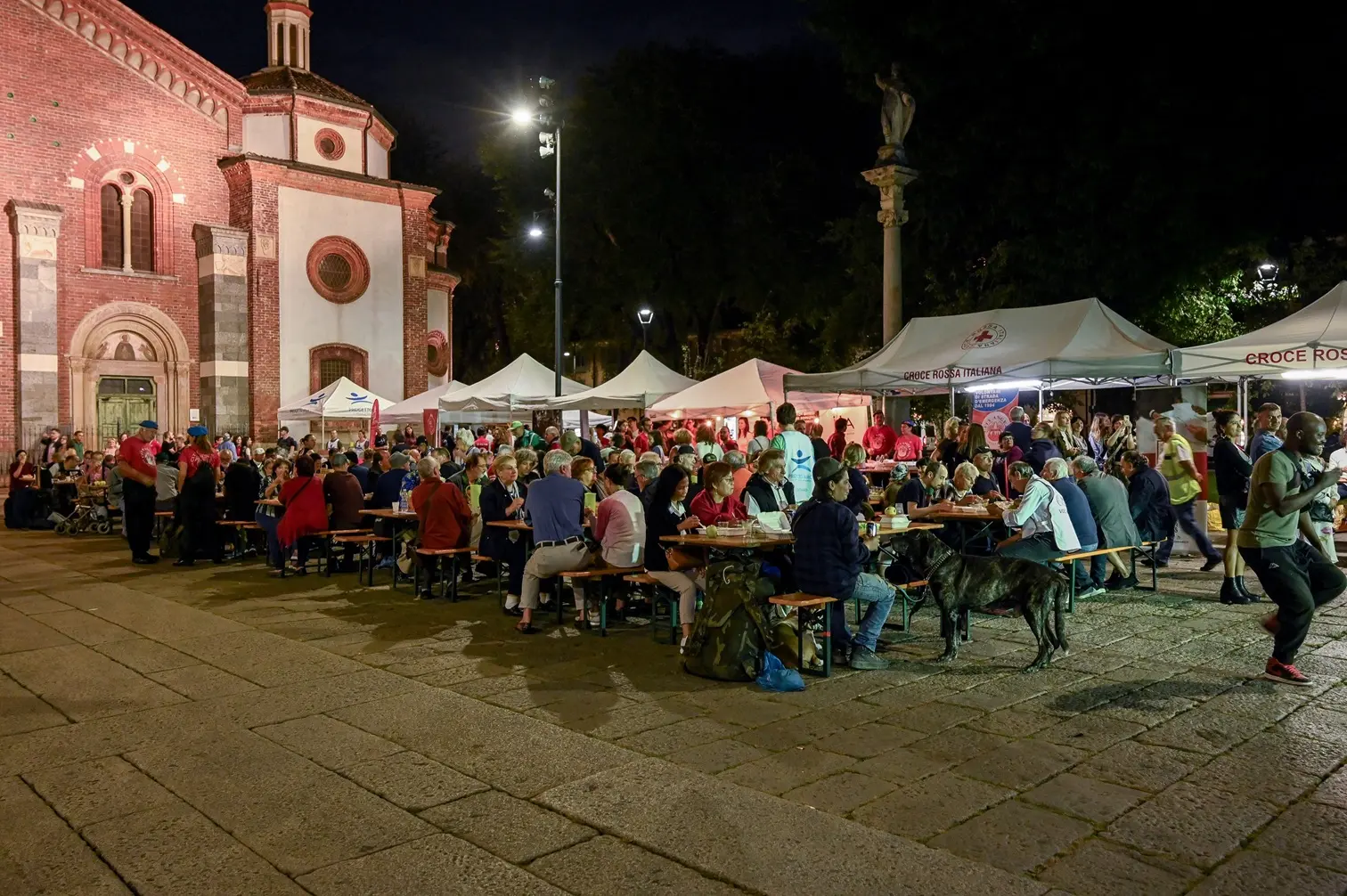 La Notte dei senza dimora invita in piazza i cittadini con e senza dimora per la 25esima edizione, dedicata al tema casa