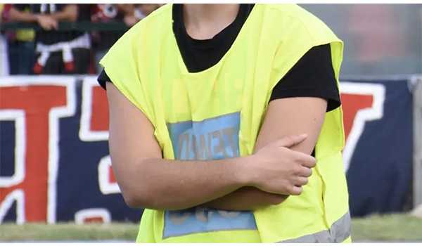 Non ci hanno mai pagati»: gli steward del Cosenza Calcio scendono in piazza