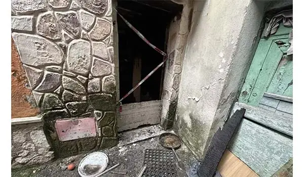 Incendio nel centro storico di Lamezia Terme: notte di paura nel quartiere della Giudecca