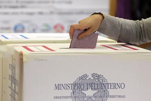 Riforma elettorale, cosa cambia davvero: premio di maggioranza, ballottaggio e liste bloccate nel nuovo sistema