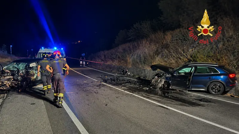 Catanzaro. Incidente mortale sulla SS106 a Pietragrande: un morto e tre feriti nello scontro tra auto e moto