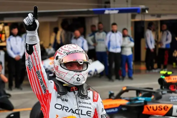 Suzuka, dominio Verstappen: pole con record della pista. Norris in prima fila, Ferrari dietro