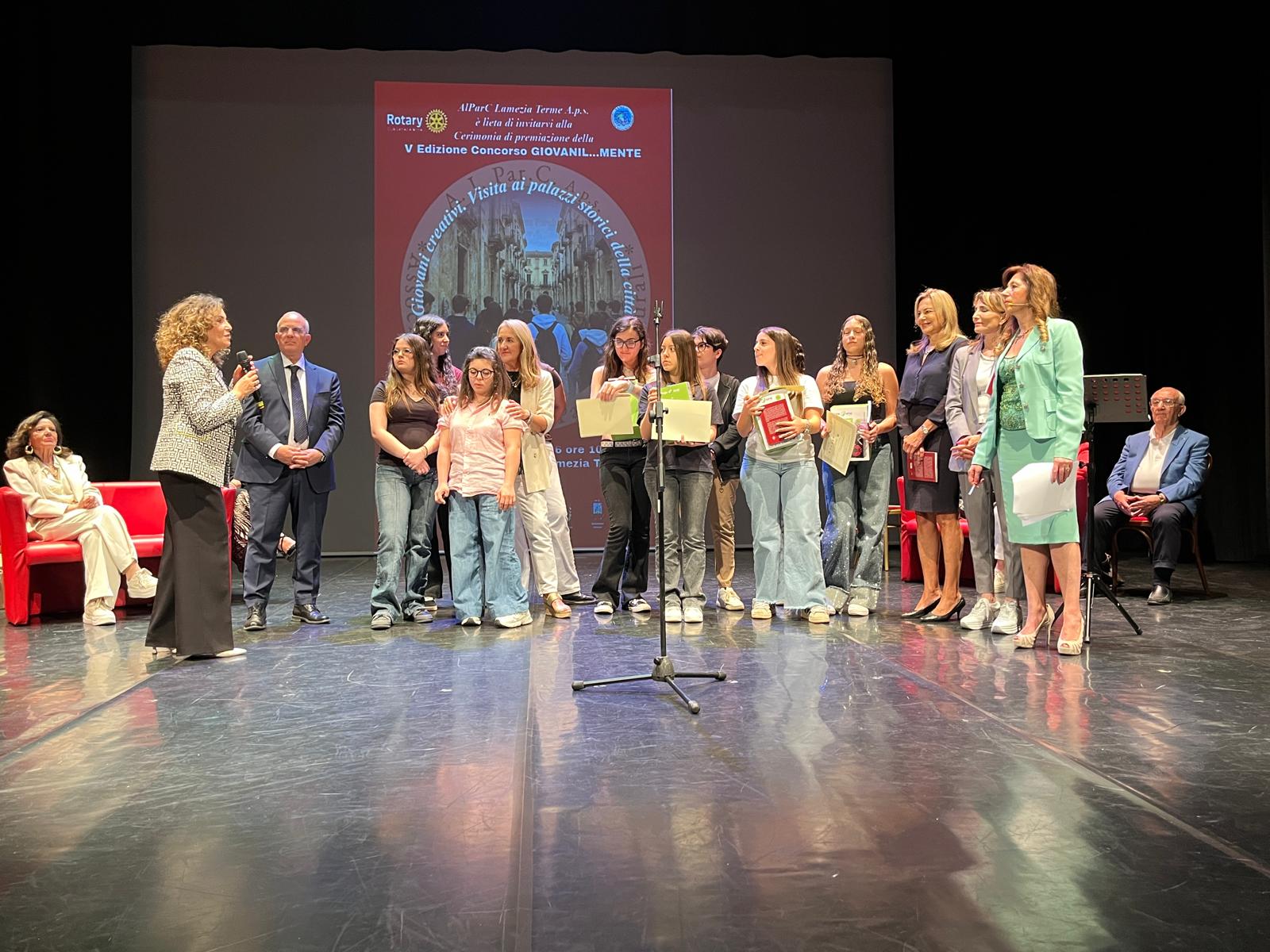 Un successo la cerimonia di premiazione della quinta edizione di Giovanil...Mente di AIParC Lamezia Terme