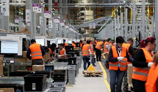 Amazon annuncia 30.000 licenziamenti: il più grande taglio della sua storia