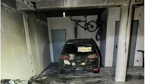 Auto elettrica in fiamme in Val di Non: incendio in garage durante la ricarica