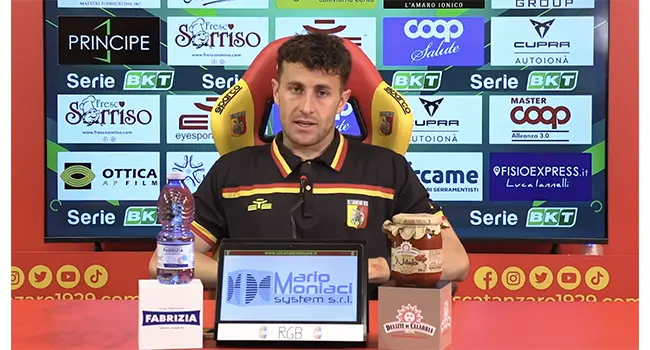 Catanzaro, Biasci ritrova il gol e l’anima: “Oggi è meglio, ma non bene. A Sassuolo sarà una guerra” (Video)
