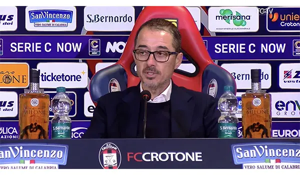 Calcio. Crotone - Casertana: confusione e errori, mister longo sotto accusa (Video)