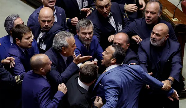Riforma della giustizia, bagarre alla Camera