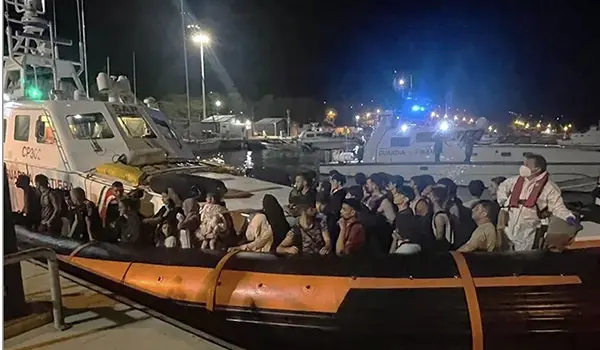 Nuovo sbarco a Roccella Ionica: arrivati 71 migranti, tra cui 12 donne e 12 bambini