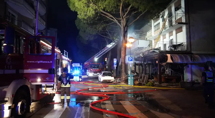 Jesolo, esplosione in un bar-trattoria: coinvolte numerose persone