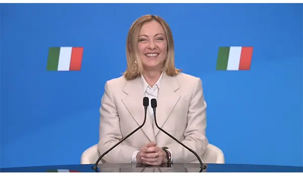 Giorgia Meloni in videocollegamento con Nicola Porro: “L'Italia torna protagonista nel mondo” (Video)