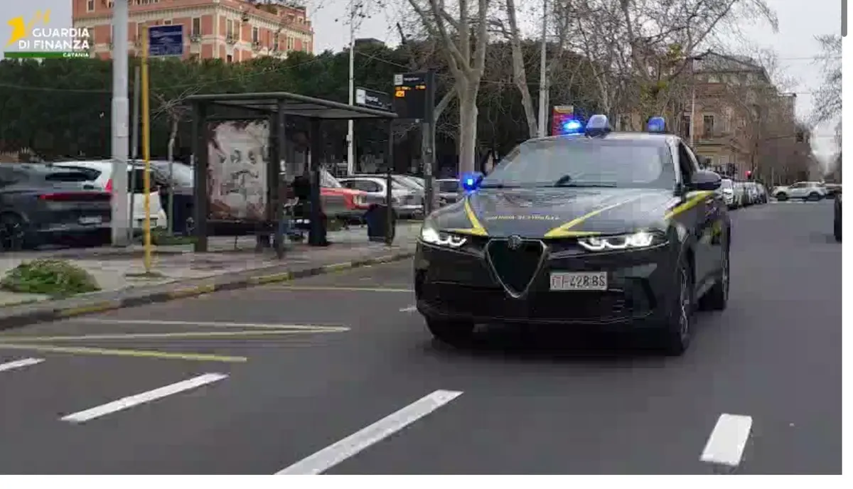 Catania, maxi sequestro di cocaina: 22 chili nascosti in auto