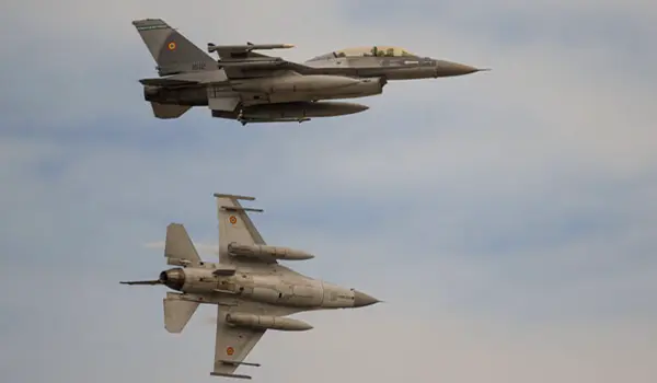 Alta tensione tra Russia, Ucraina e NATO: droni, caccia e minacce di guerra