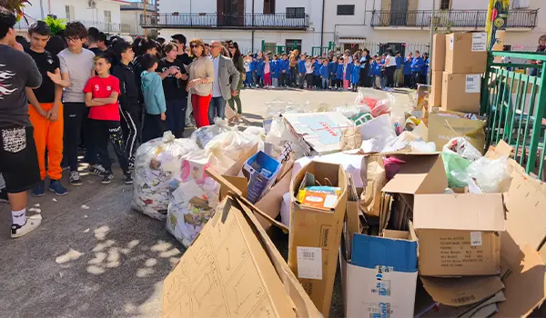 Giornata di educazione ambientale con le scuole, raccolte 2,2 tonnellate di carta