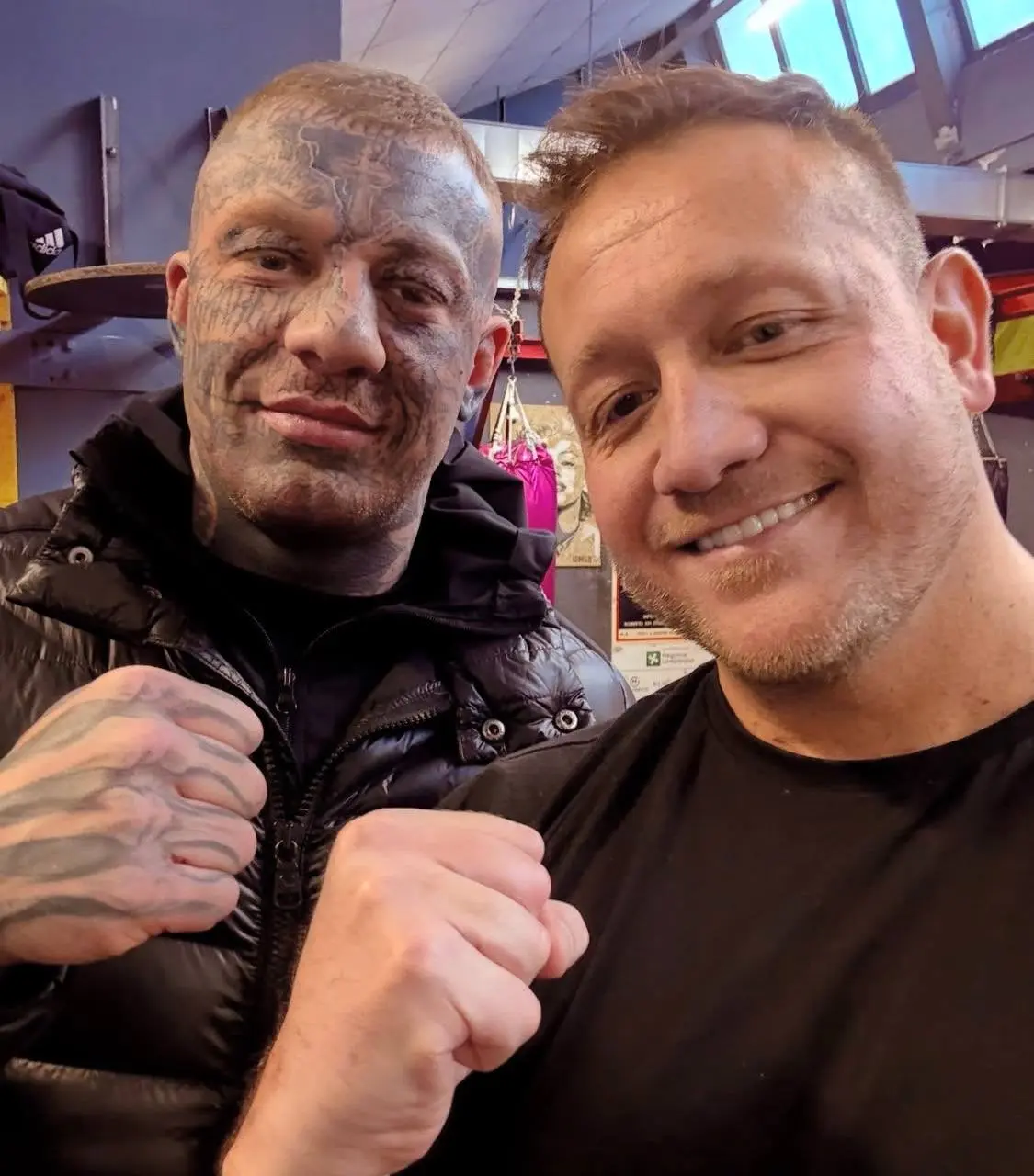 Vittorio Spagnuolo, lo scatto social con Walter Pugliesi fa discutere: polemiche per la foto con l’atleta di MMA coinvolto nel caso Shiva