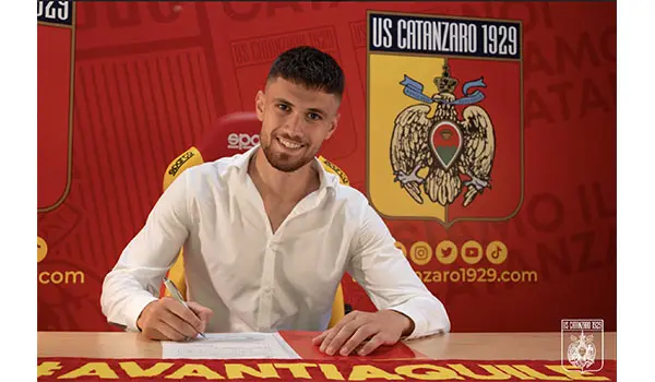 Calciomercato, è ufficiale: il difensore Ervin Bashi è un nuovo giocatore del Catanzaro