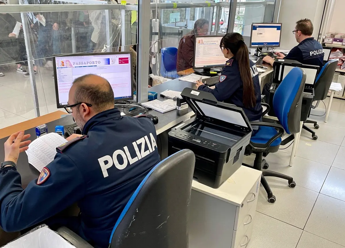 Passaporti a Como, orari ridotti il 21 e 23 ottobre 2026
