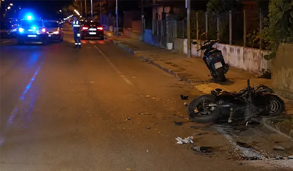 Tragedia a Reggio Calabria, perde la vita un motociclista di 24 anni dopo un violento incidente