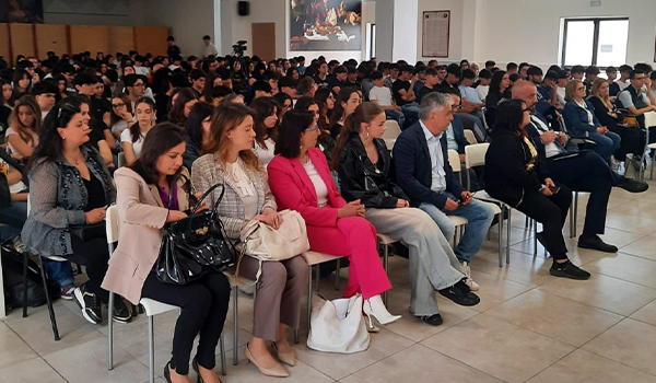 Più di trecento giovani al Festival dello sviluppo sostenibile 2025 a Lamezia Terme dal tema Costruire un futuro equo e sostenibile