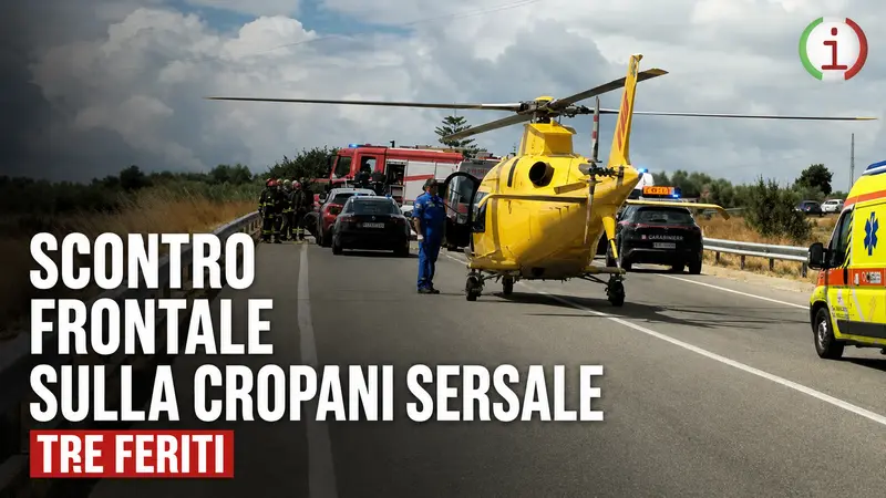 Violento scontro tra due auto sulla provinciale Cropani Sersale, Vvf liberano una coppia di anziani