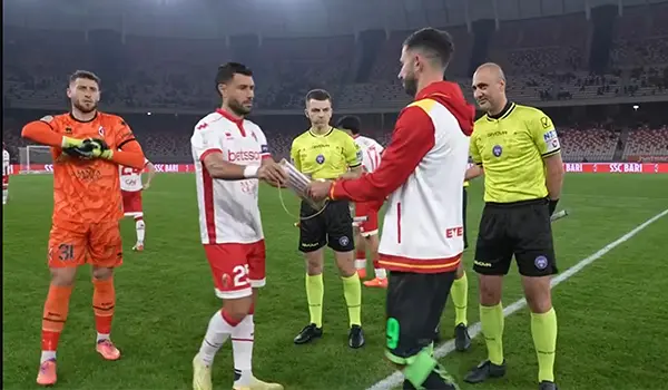 Bari-Catanzaro 1-2. Pontisso e Antonini, una rete per tempo, affondano Vivarini.