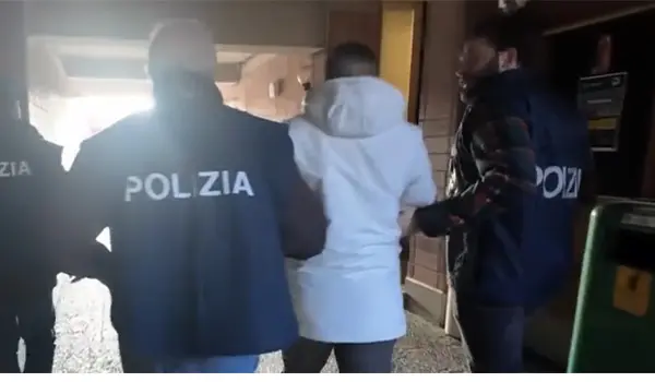 Rapina a mano armata: risposta immediata della Polizia di Stato, arrestato uno dei responsabili