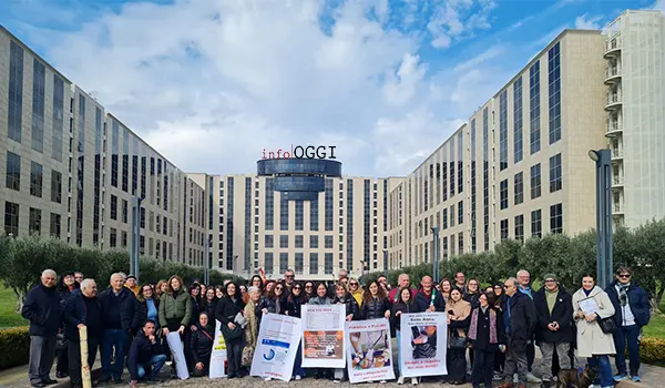 Sit-in a Catanzaro per il Mottola Medical Center: confronto con la Regione