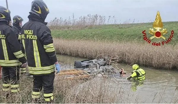 Incidente mortale sulla rampa della FiPiLi: auto vola nel fiume, muore 38enne