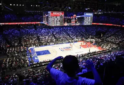 LeBron James debutta con i Sixers e brilla al Madison Square Garden