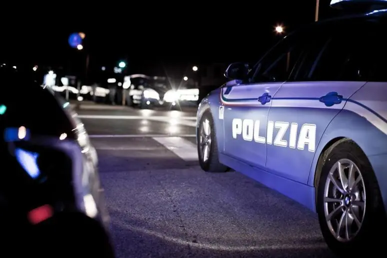 Roma, inseguimento finisce in tragedia: tre morti in un incidente dopo la fuga da un controllo di polizia