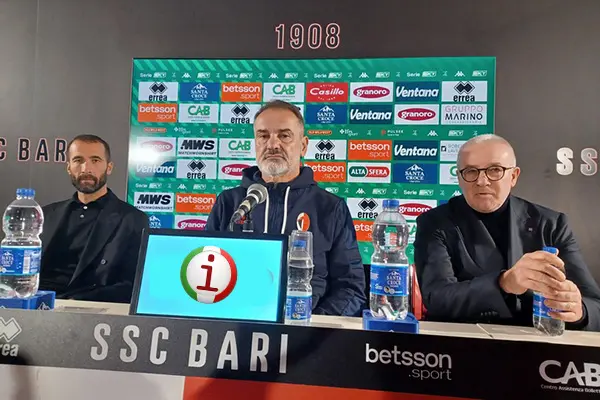Bari, esonerati Vivarini e Magalini: Longo torna in panchina per salvare la stagione