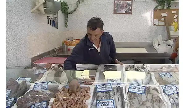 Pescara, protesta sul mercato ittico: commercianti in piazza contro il trasferimento