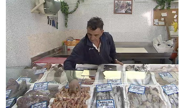 Pescara, protesta sul mercato ittico: commercianti in piazza contro il trasferimento