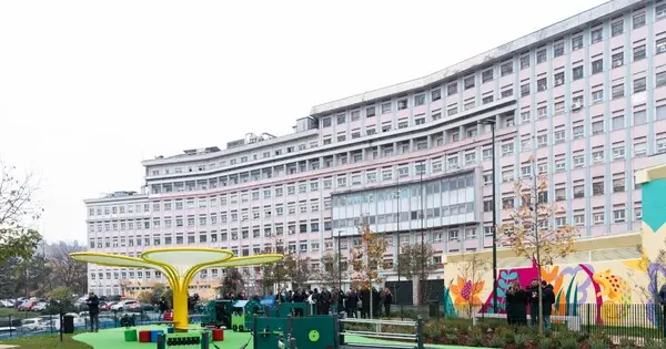 Tragedia a Omegna: muore bimbo di 3 anni caduto in piscina, i genitori donano gli organi