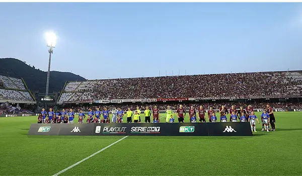 Ufficiale: Salernitana retrocessa in Serie C, 0-3 a tavolino contro la Sampdoria e due gare a porte chiuse