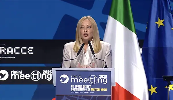 Giorgia Meloni al Meeting di Rimini 2025: “Costruire con mattoni nuovi per un’Italia più forte” Video