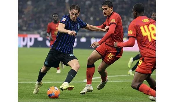 Coppa Italia, spettacolo a San Siro: l’Inter travolge il Venezia e vola ai quarti