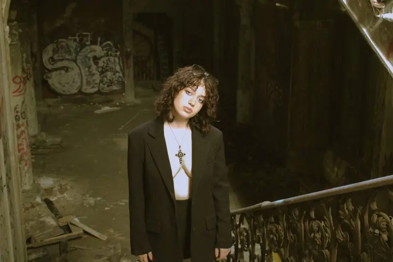PSYCHE: È uscito "Illudimi", il singolo d'esordio dell'artista, un brano rap conscious che racconta l’amarezza di una relazione tossica sospesa tra finzione e sogni lucidi