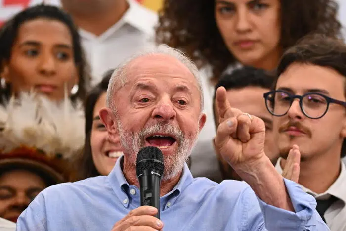 Brasile, Senato approva la riforma che riduce l'orario di lavoro a 40 ore