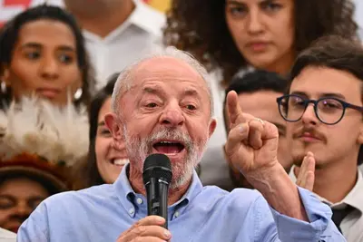 Brasile, Senato approva la riforma che riduce l'orario di lavoro a 40 ore