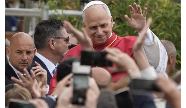 Papa Leone XIV a Pompei lancia un forte appello per la pace: “Basta guerre, non possiamo abituarci alla morte”