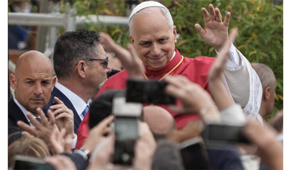 Papa Leone XIV a Pompei lancia un forte appello per la pace: “Basta guerre, non possiamo abituarci alla morte”
