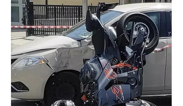 Tragedia a Nocera Terinese, scontro tra auto e moto vicino all’ingresso dell’A2